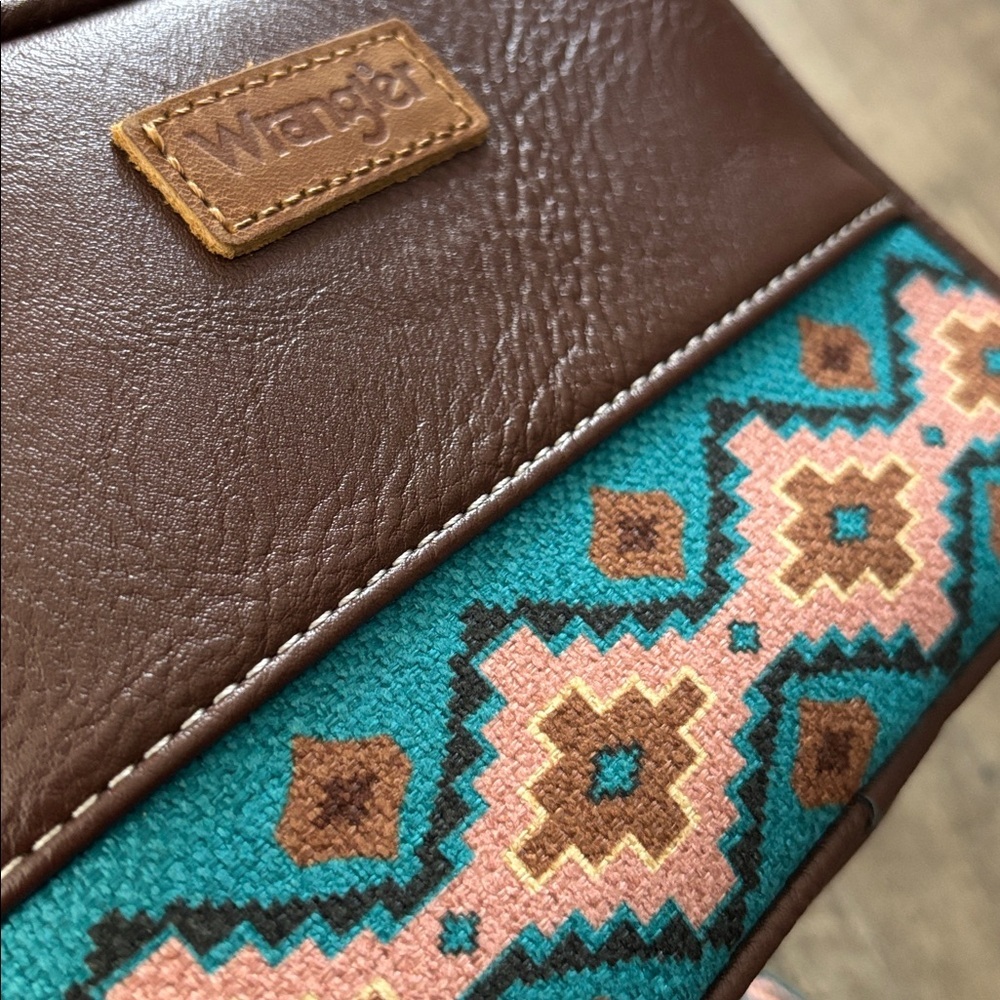 Wrangler Aztec Guitar print strap & accents, vegan leather,1 compartment,zip top - Picture 3 of 12